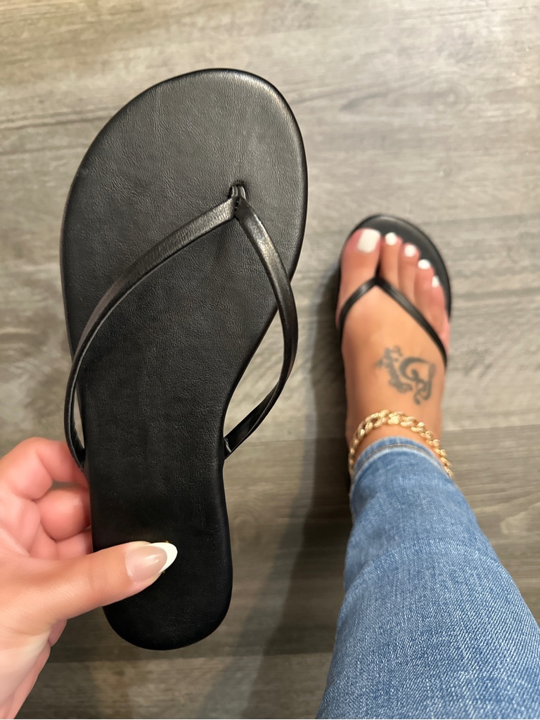 New Black Minimalist Thong Sandals | True To Size | Chic Everyday Flats